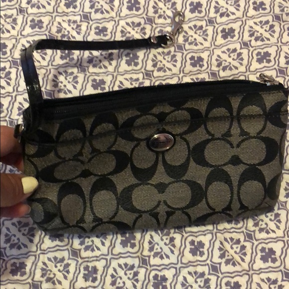 Gentle used wristlet coach wallet - Picture 3 of 4